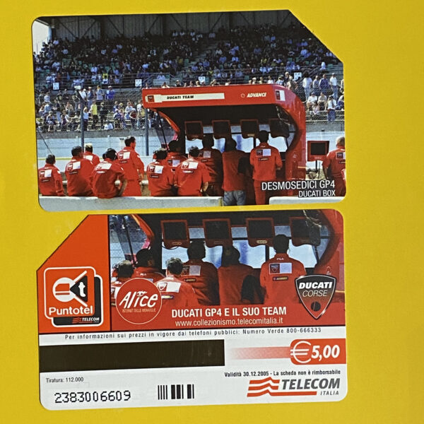 G1932 CCF4035 DUCATI GP4 E IL SUO TEAM - BOX